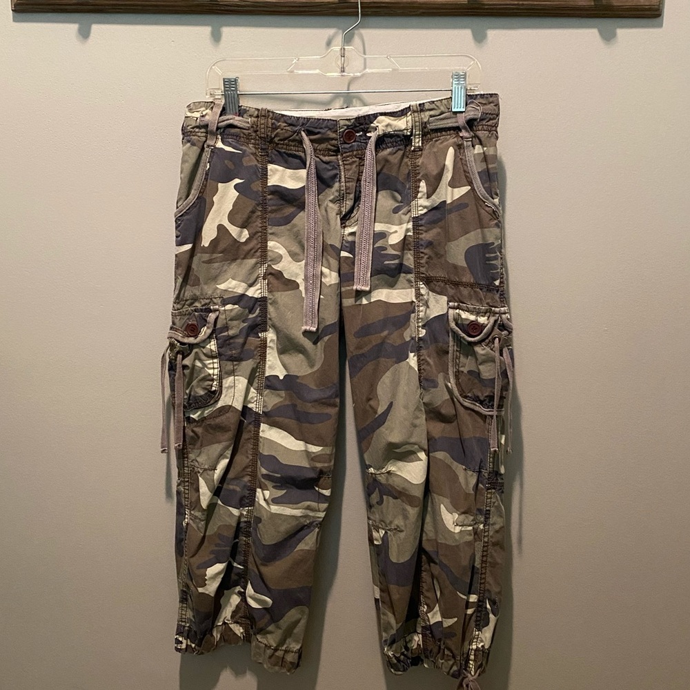 Express - Zoompy Village Camo Capris - Size L